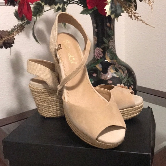 ๐ Splendid ๐ High Heel Wedges Shoes - Picture 1 of 6